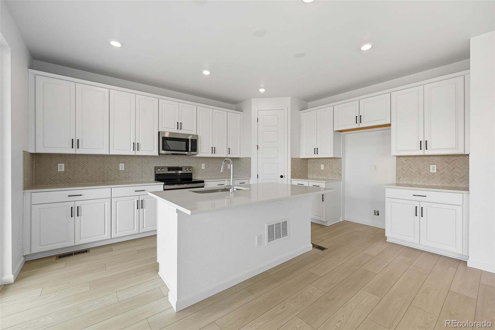 8828 Whiteclover Street