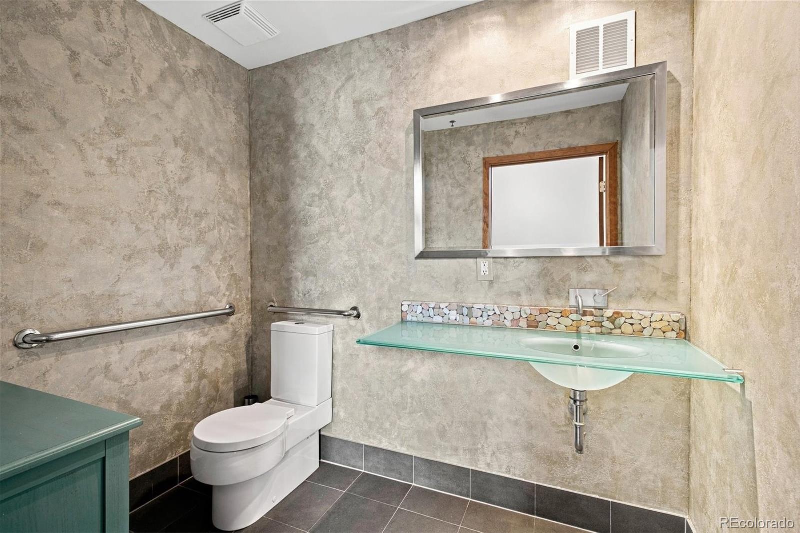 209 Kalamath Street Unit: 20