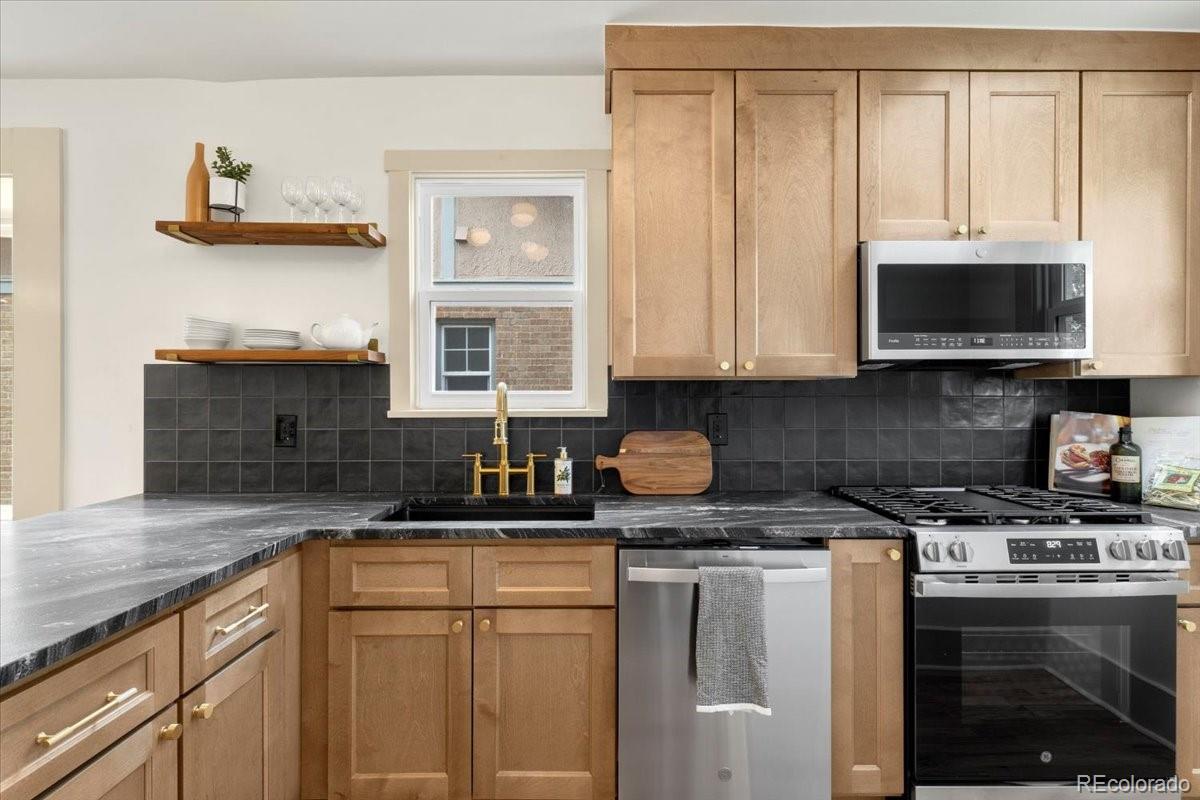 2589 N Glencoe Street