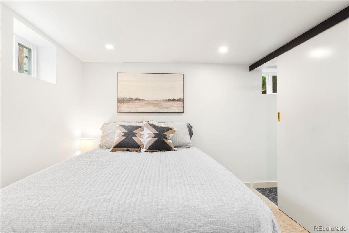 2589 N Glencoe Street