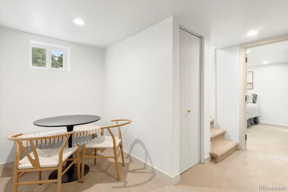 2589 N Glencoe Street