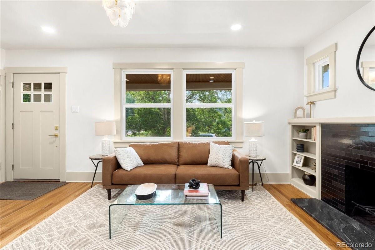 2589 N Glencoe Street