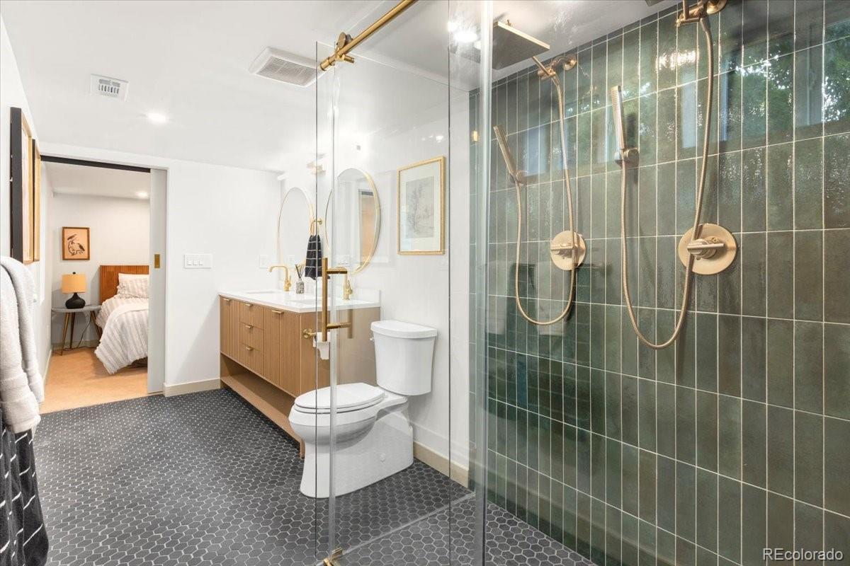 2589 N Glencoe Street