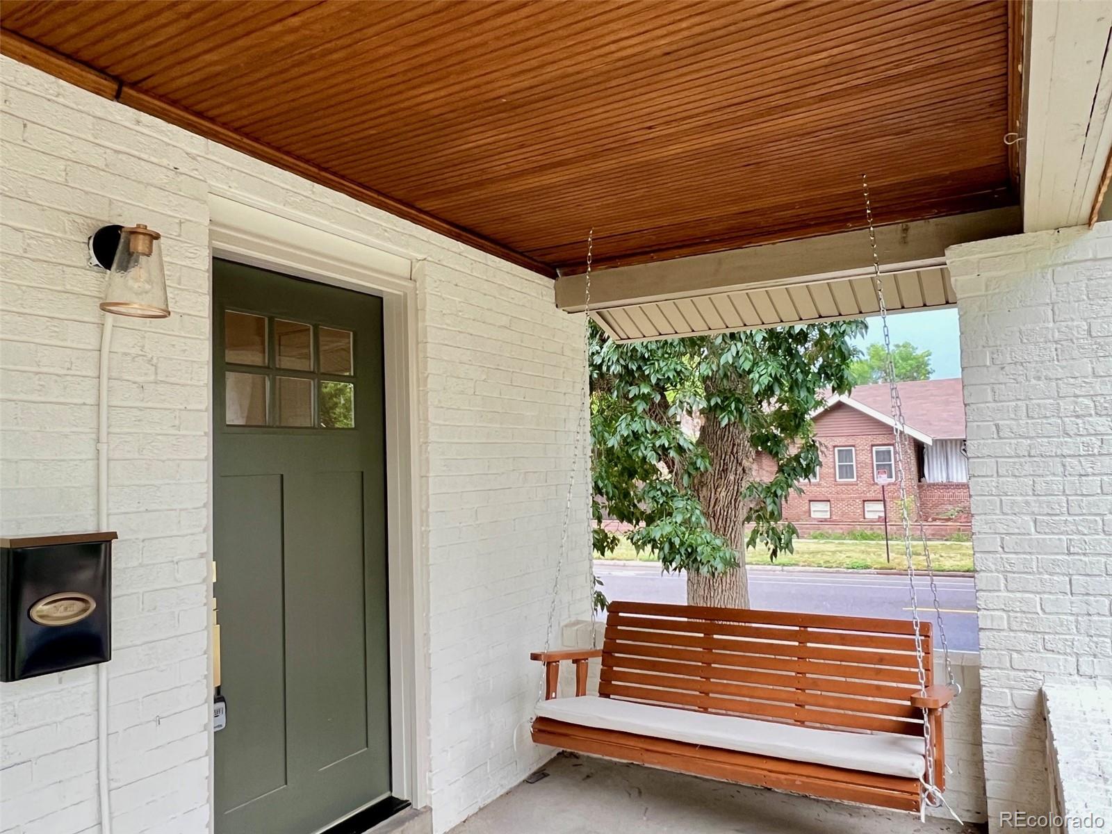 2589 N Glencoe Street