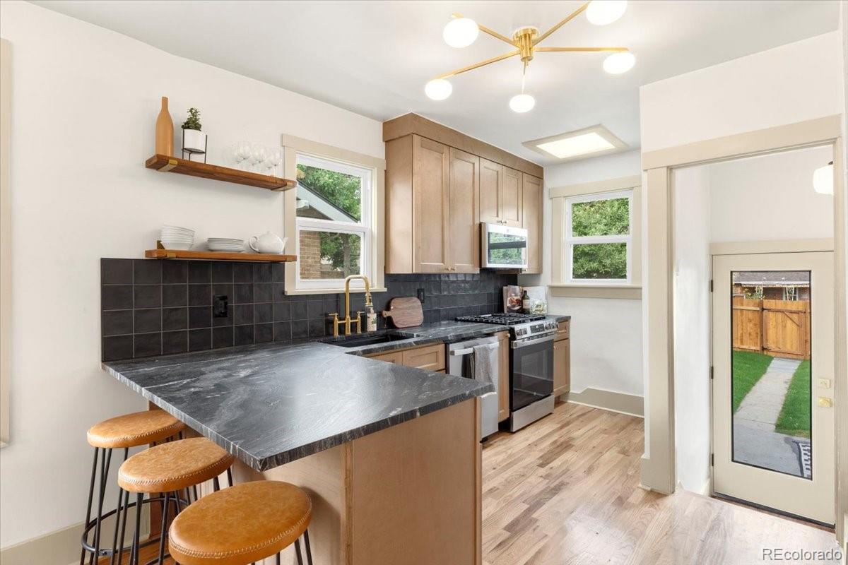 2589 N Glencoe Street