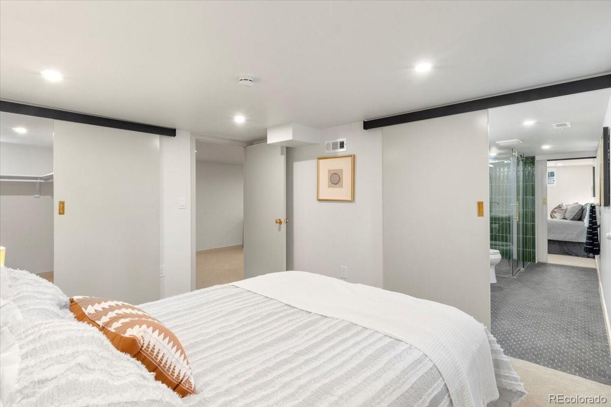 2589 N Glencoe Street