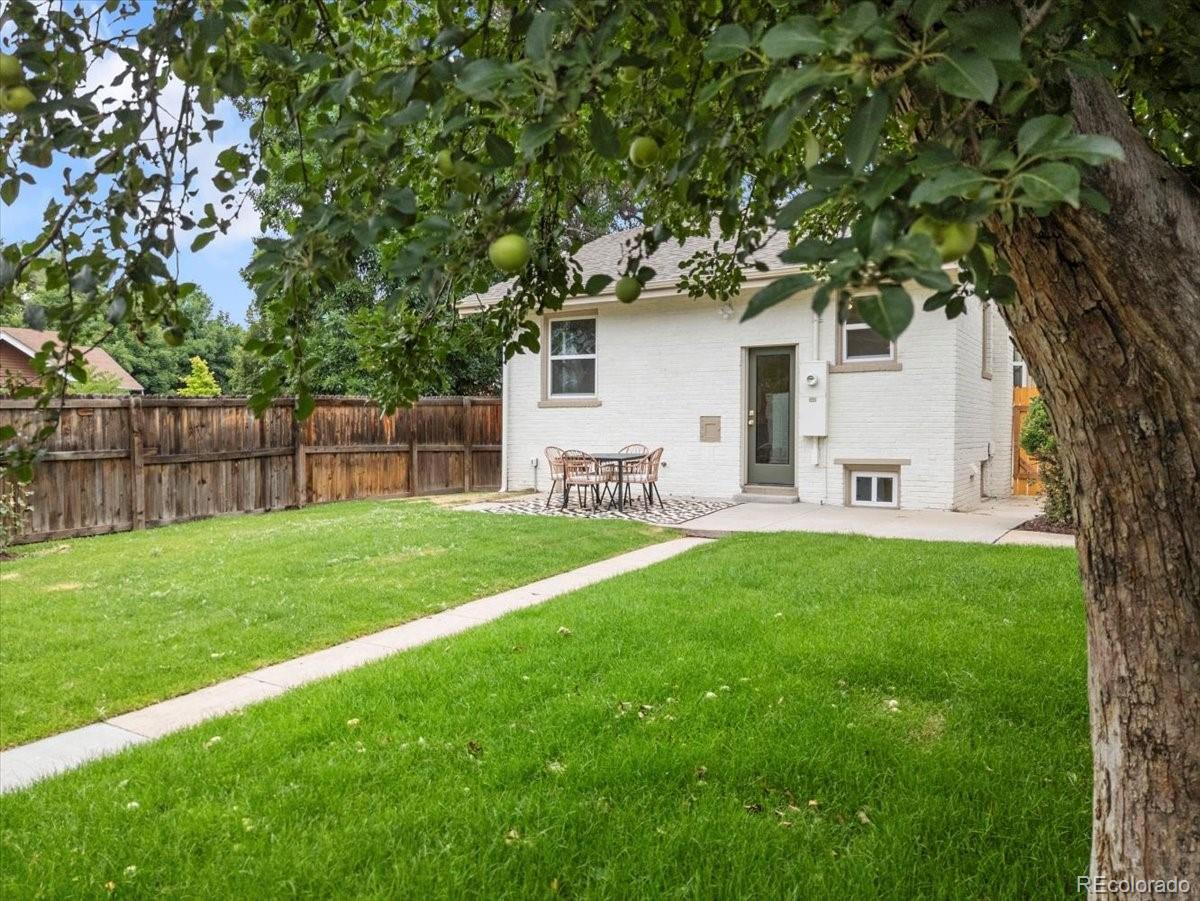 2589 N Glencoe Street