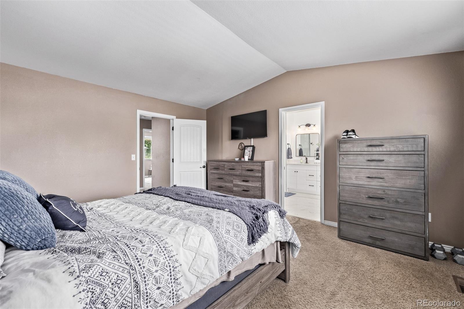 6062 S Newport Street