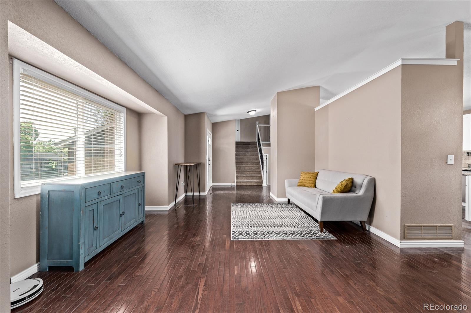 6062 S Newport Street