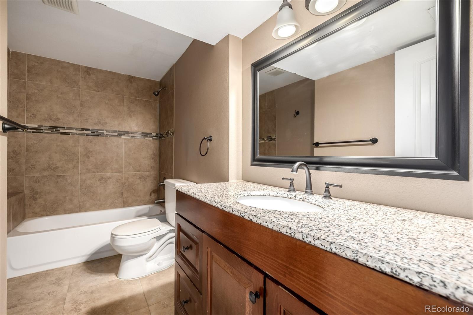 6062 S Newport Street