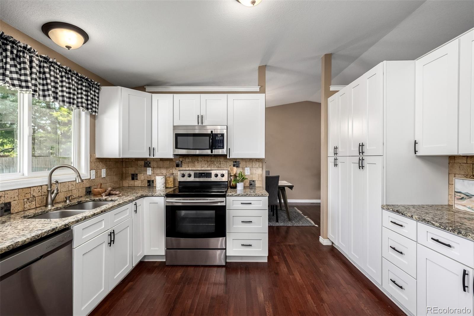 6062 S Newport Street