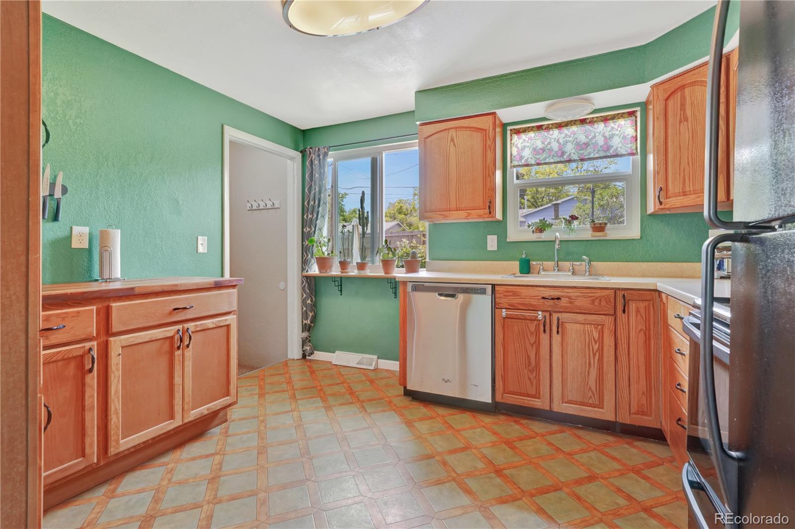 6180 W 77th Place
