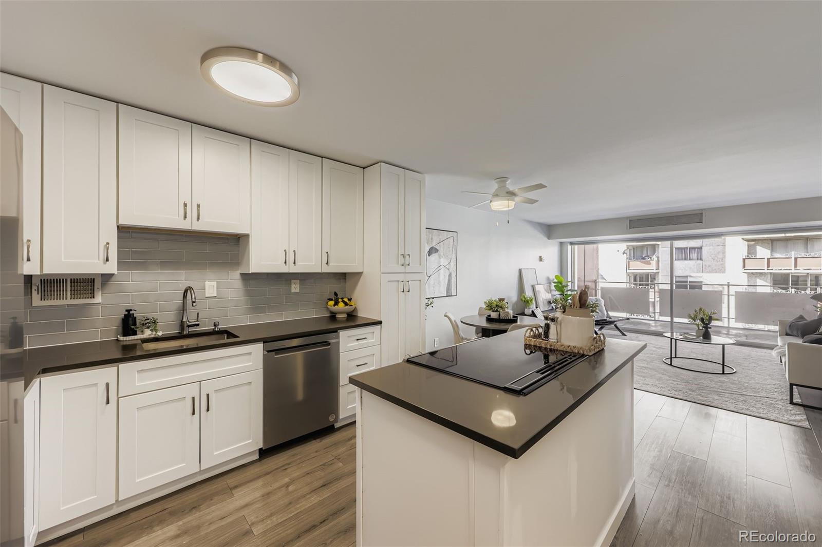 1121 Albion Street Unit: 709