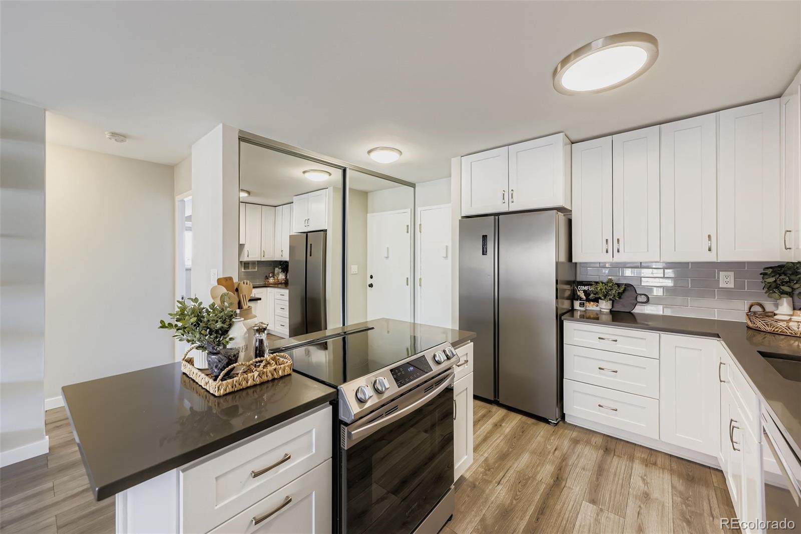 1121 Albion Street Unit: 709