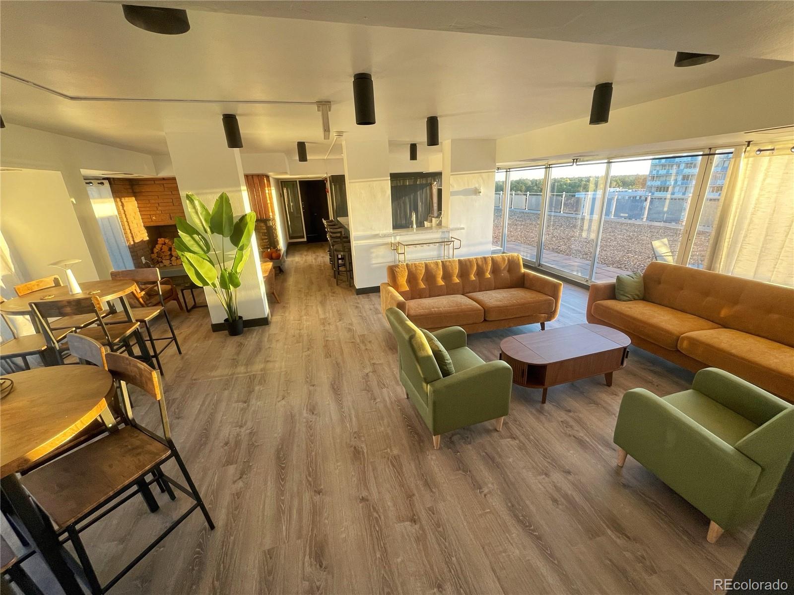 1121 Albion Street Unit: 709