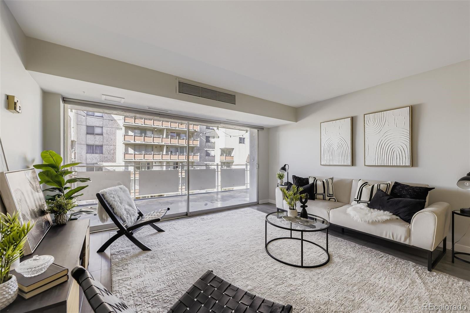 1121 Albion Street Unit: 709