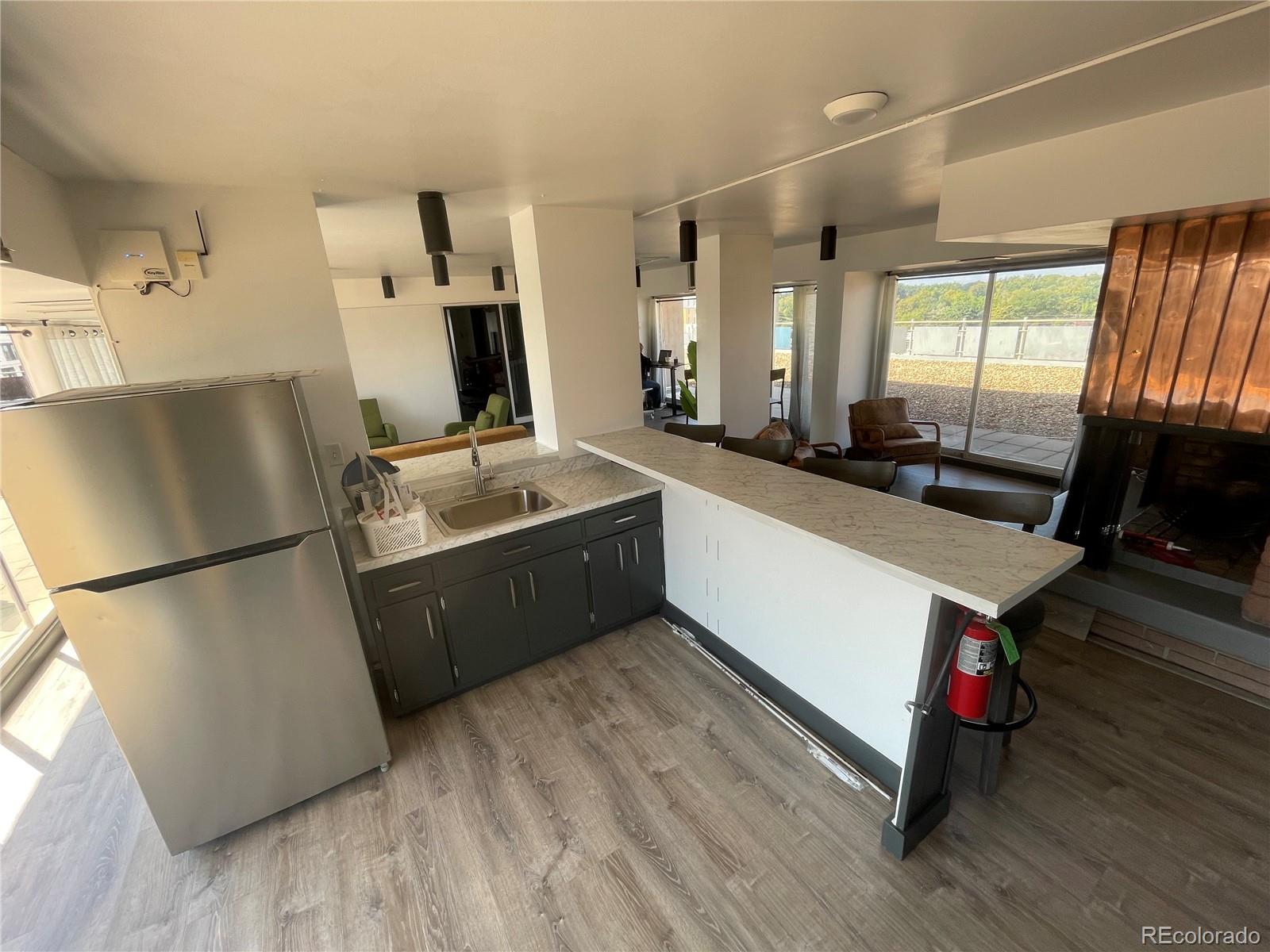 1121 Albion Street Unit: 709