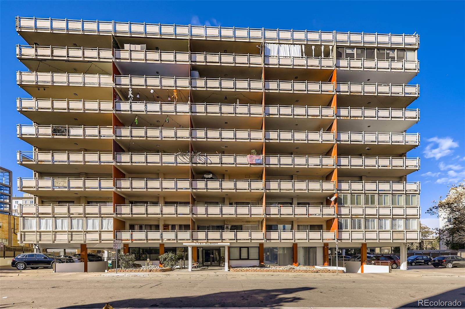 1121 Albion Street Unit: 709