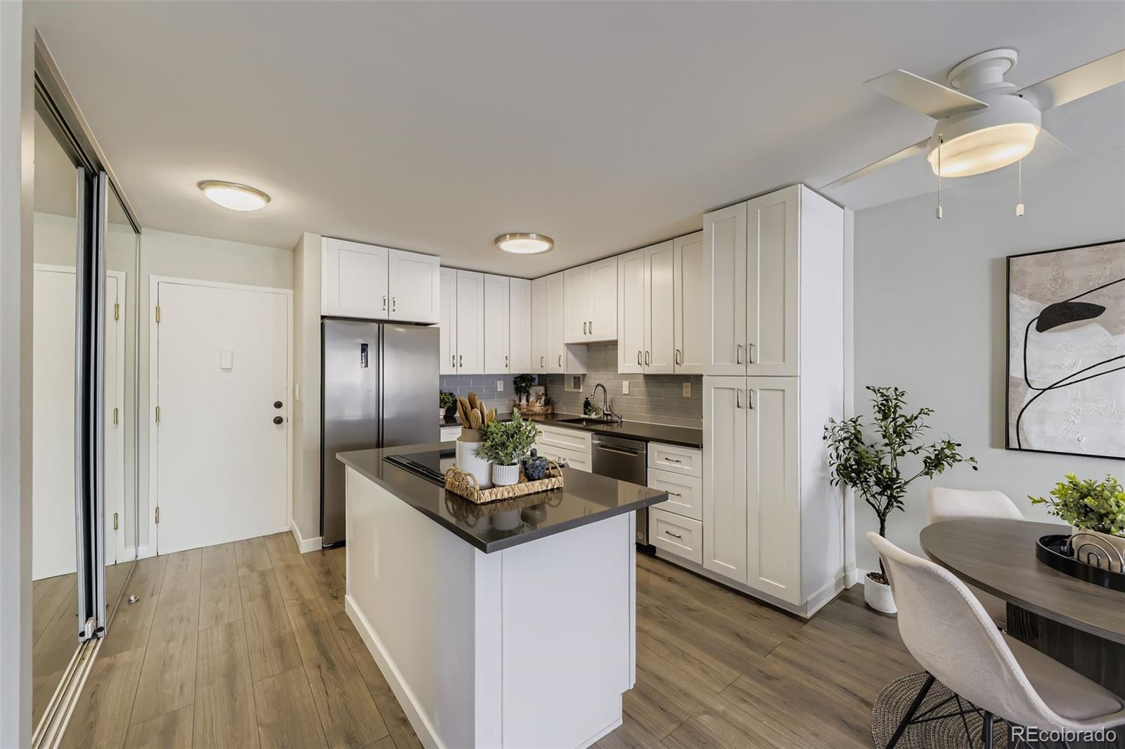 1121 Albion Street Unit: 709