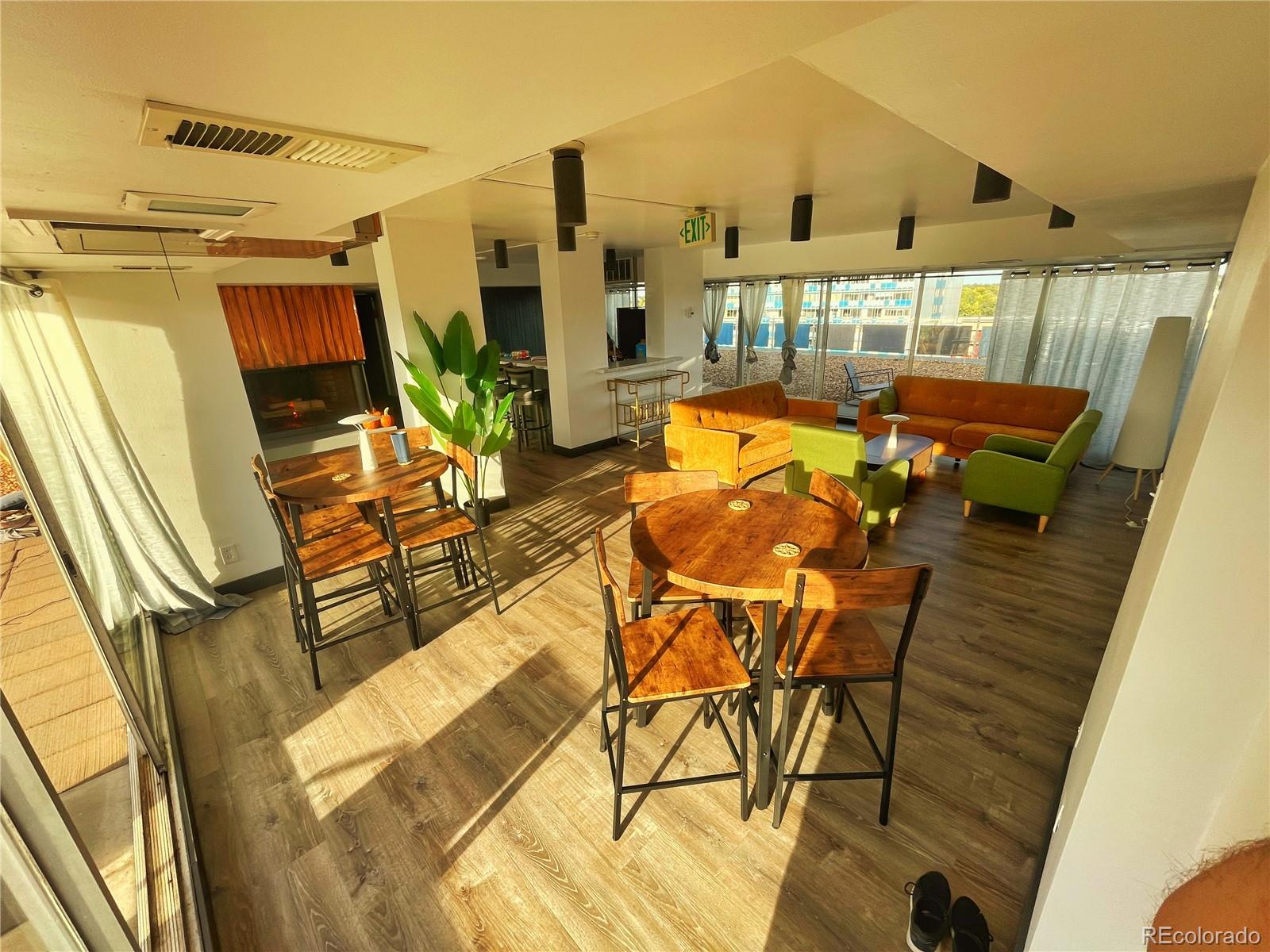 1121 Albion Street Unit: 709