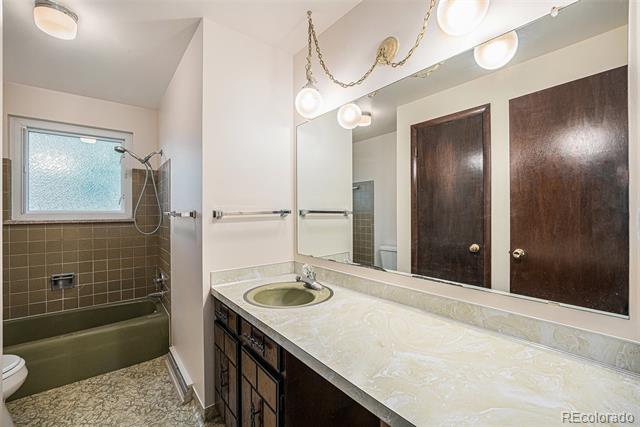11081 W 71st Place