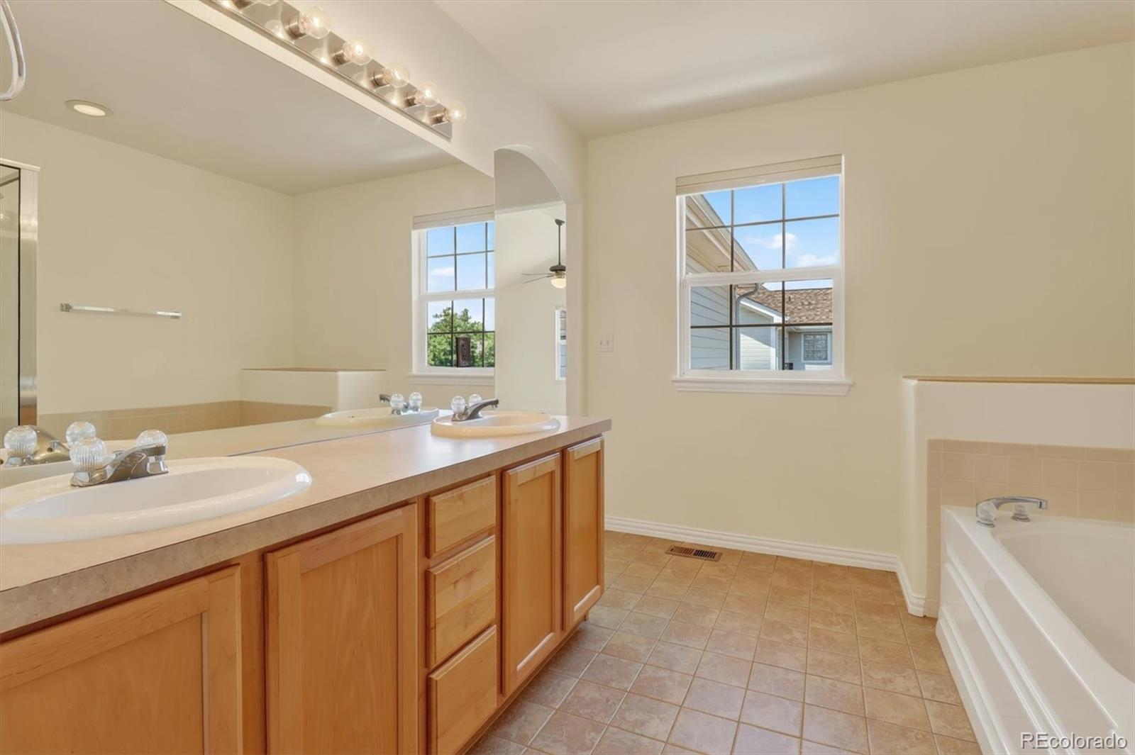 8300 E Fairmount Drive Unit: NN102