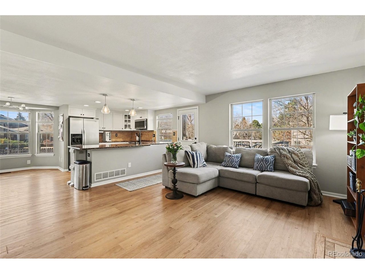 10015 Hooker Ct