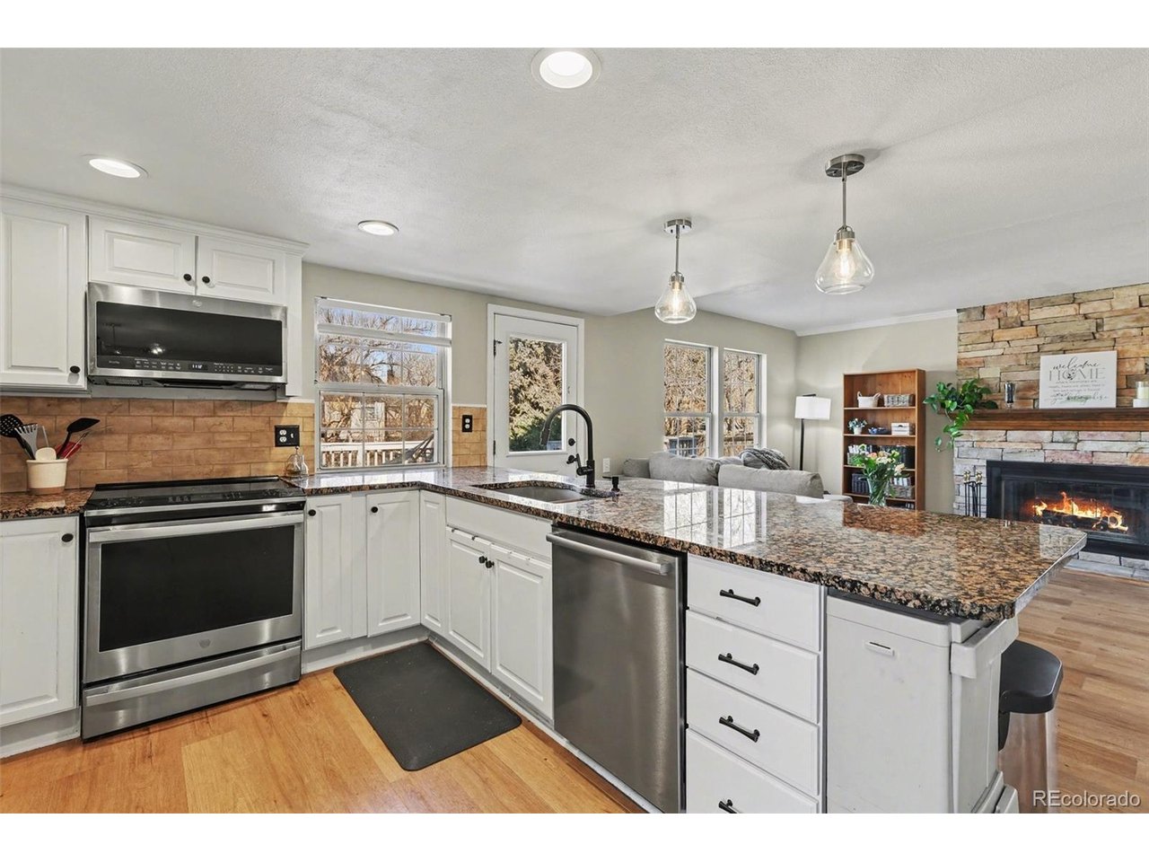 10015 Hooker Ct