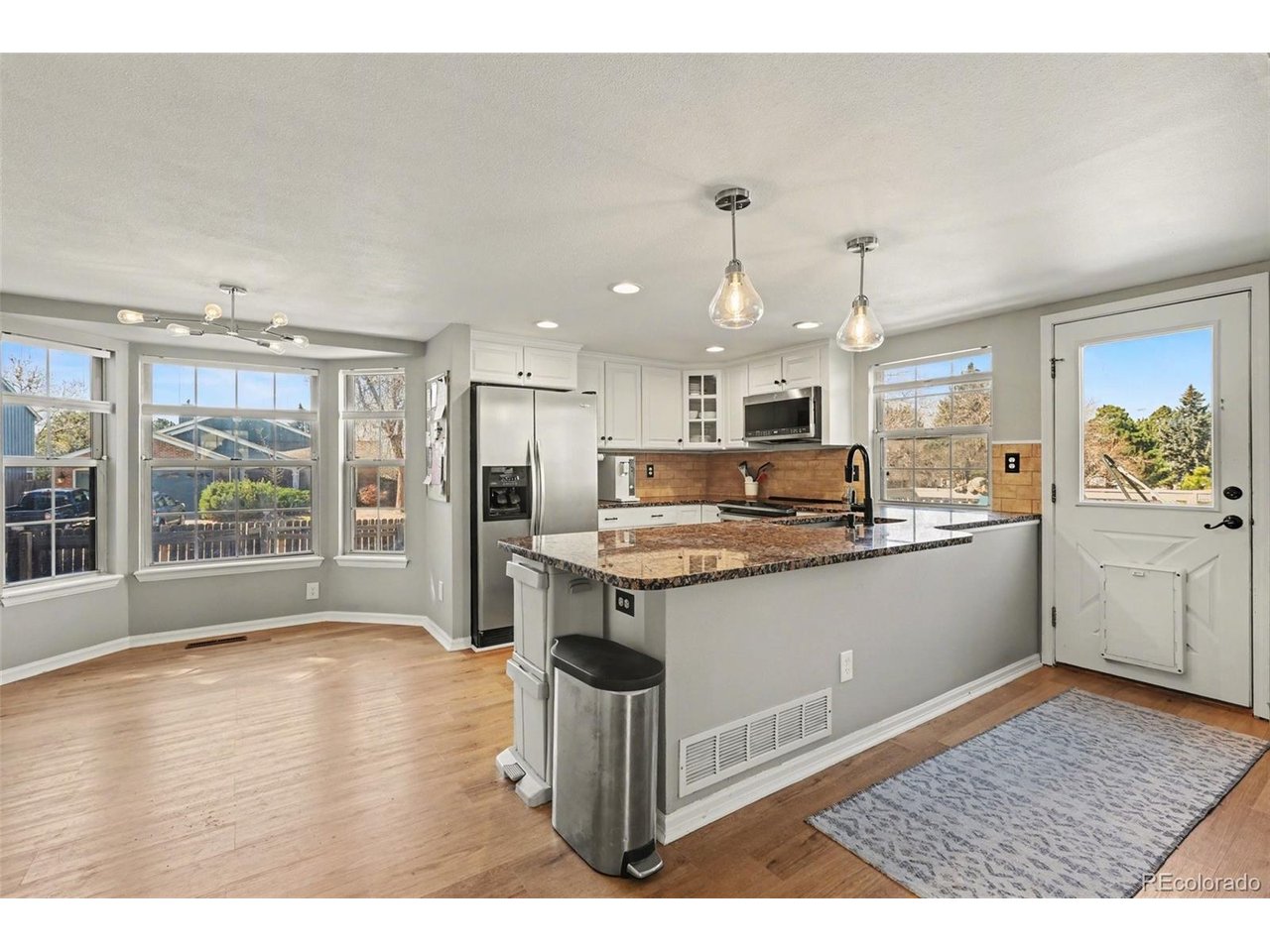 10015 Hooker Ct