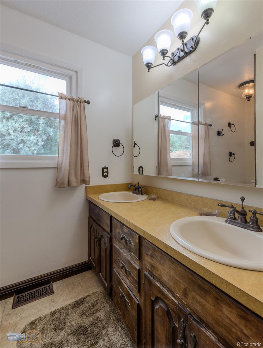 1813 Pikes Peak Street