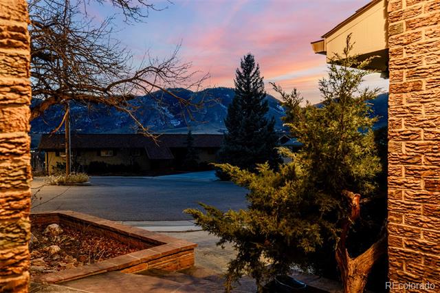 318 Lookout View Court
