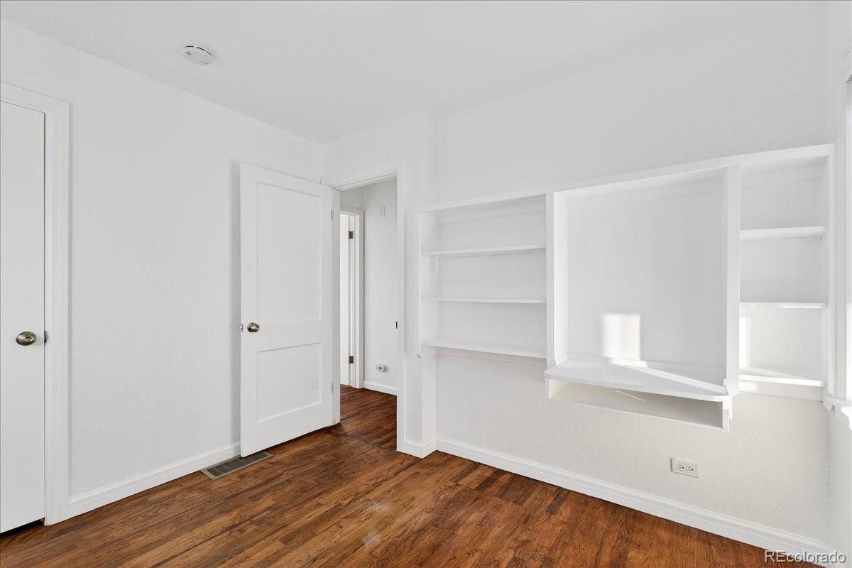 1990 S Irving Street