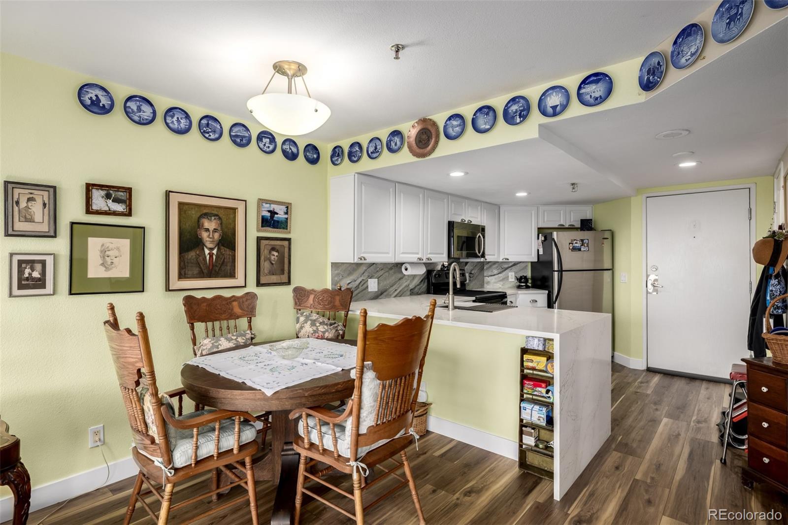 100 Park Avenue W Unit: 1004