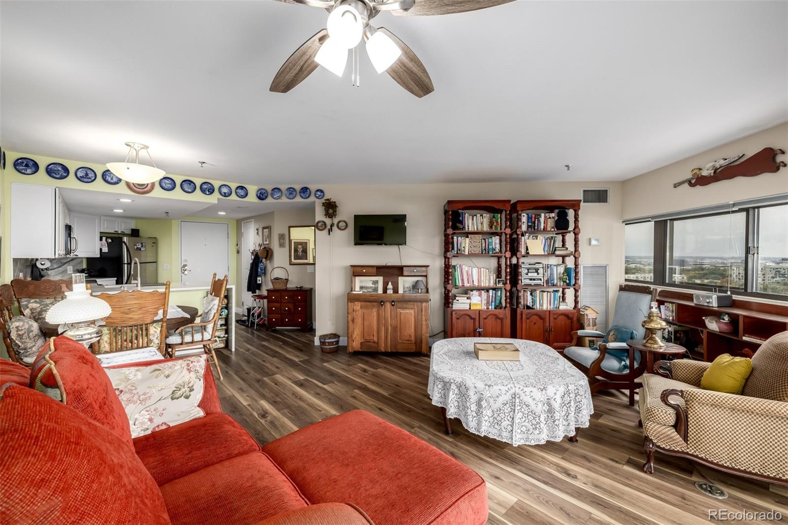 100 Park Avenue W Unit: 1004