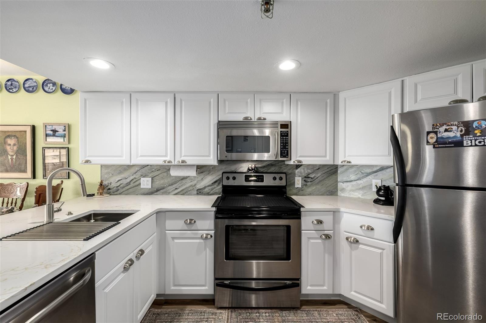 100 Park Avenue W Unit: 1004