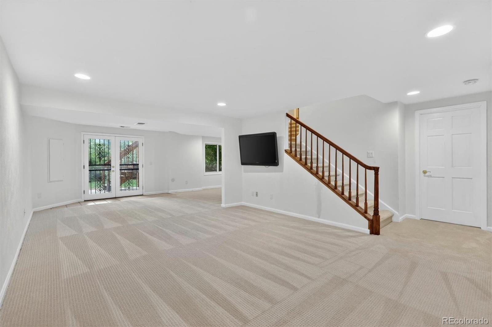 8274 S Saint Paul Way