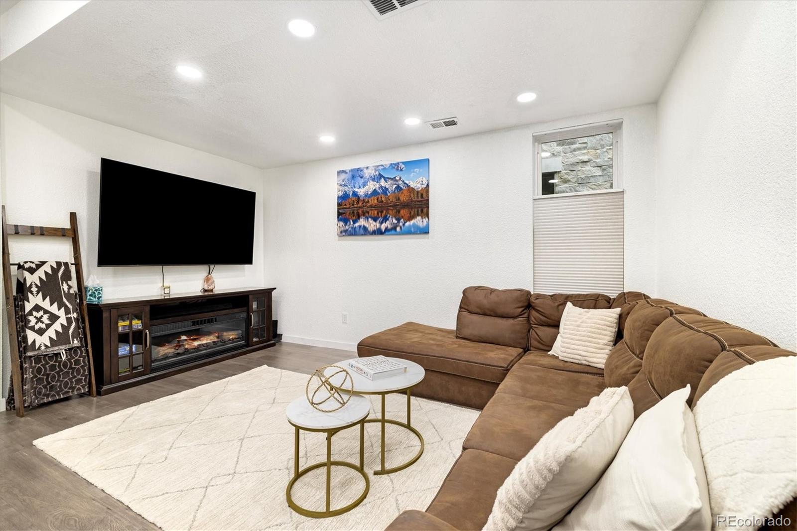 845 N Mariposa Street