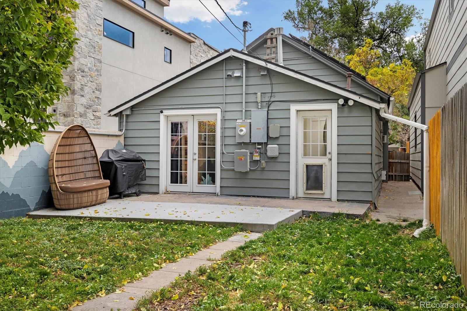845 N Mariposa Street