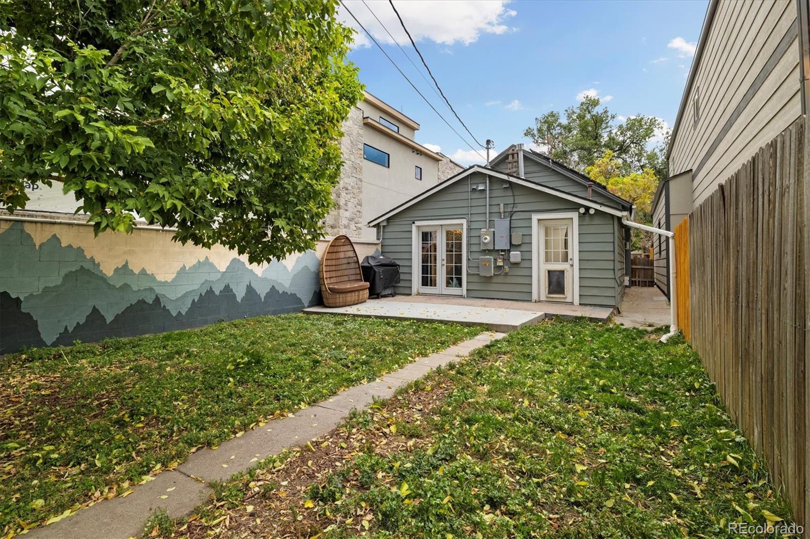 845 N Mariposa Street
