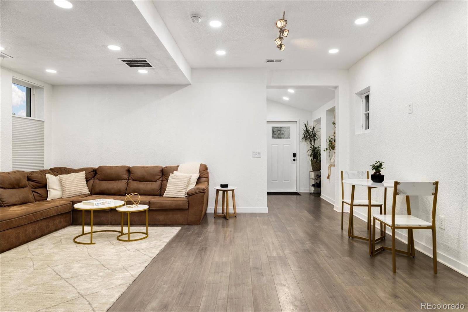 845 N Mariposa Street