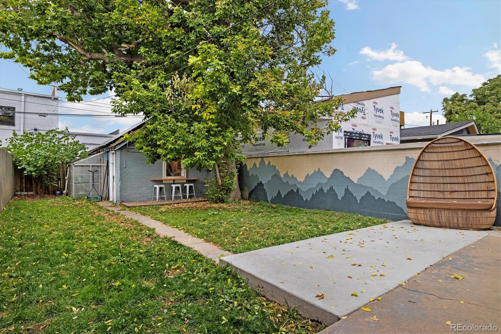 845 N Mariposa Street