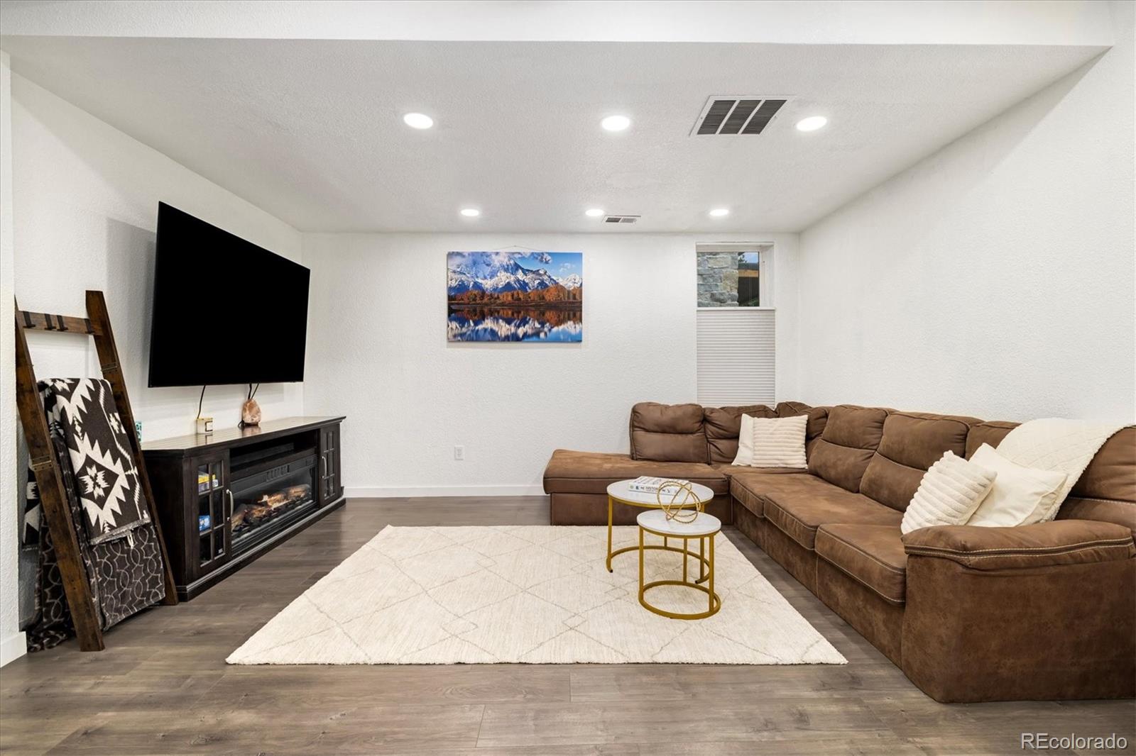 845 N Mariposa Street