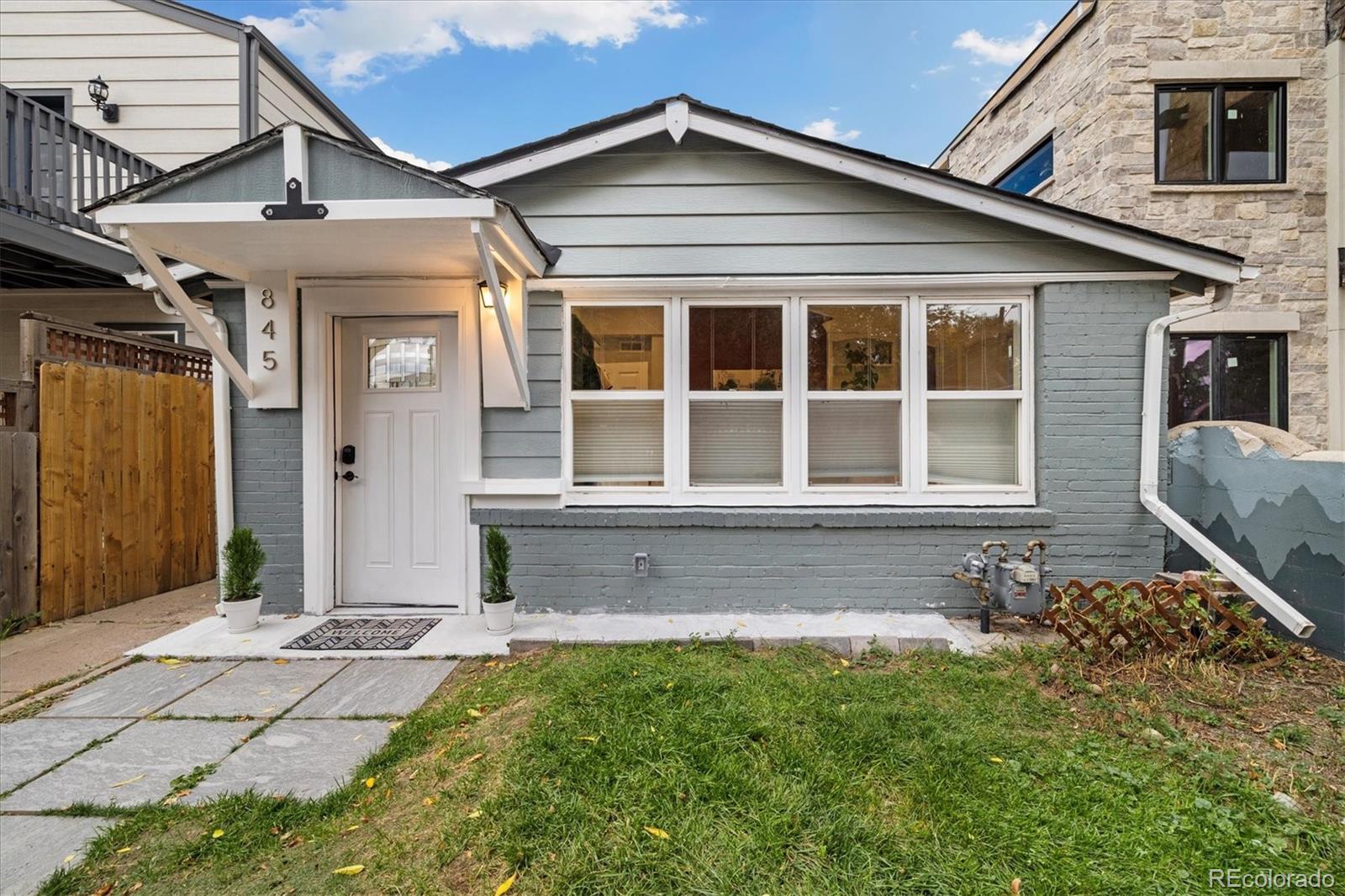 845 N Mariposa Street