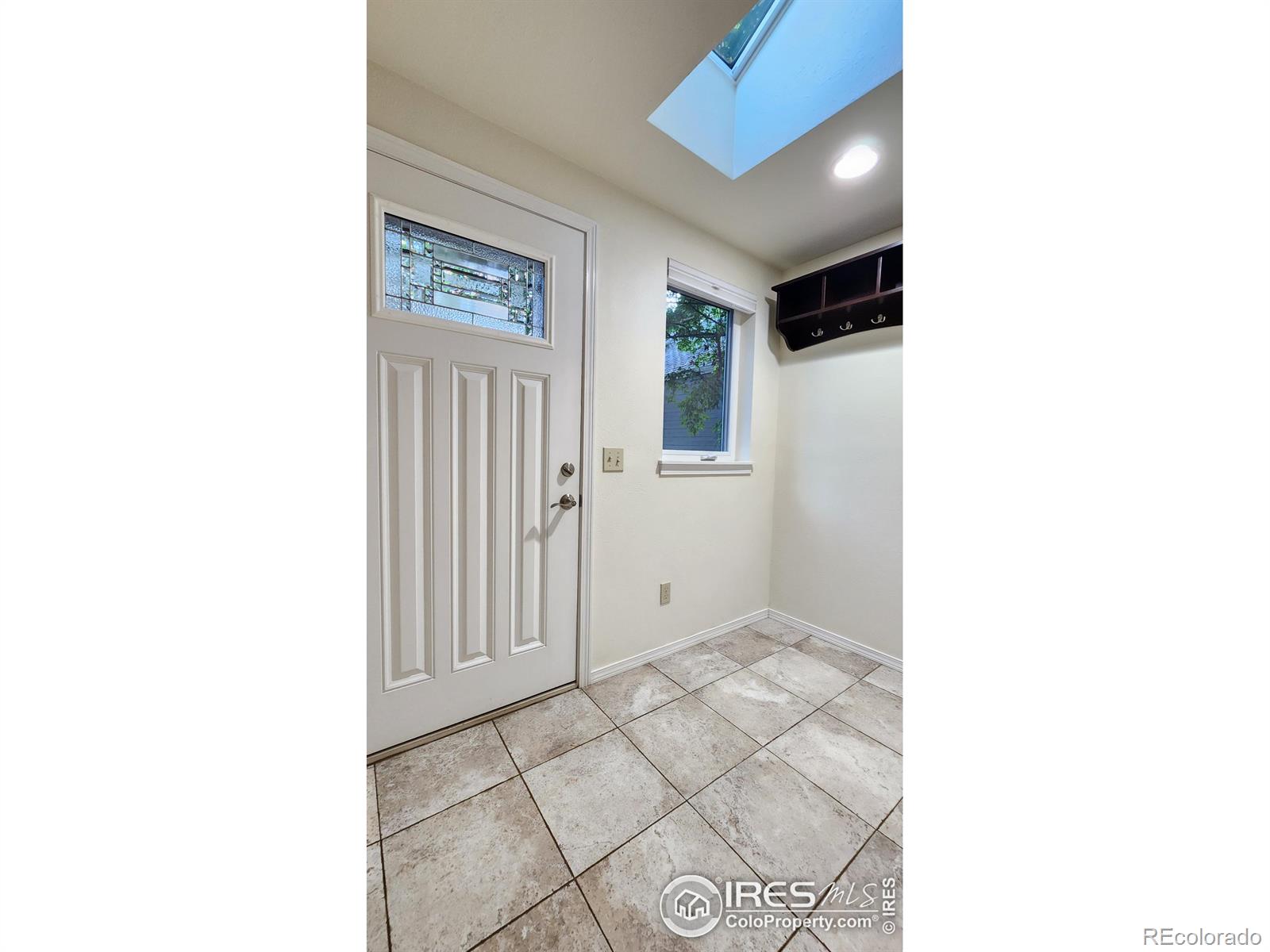 201 W Sycamore Lane