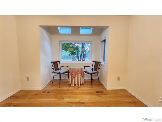 201 W Sycamore Lane
