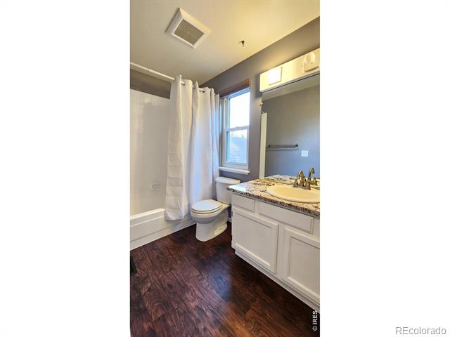 201 W Sycamore Lane