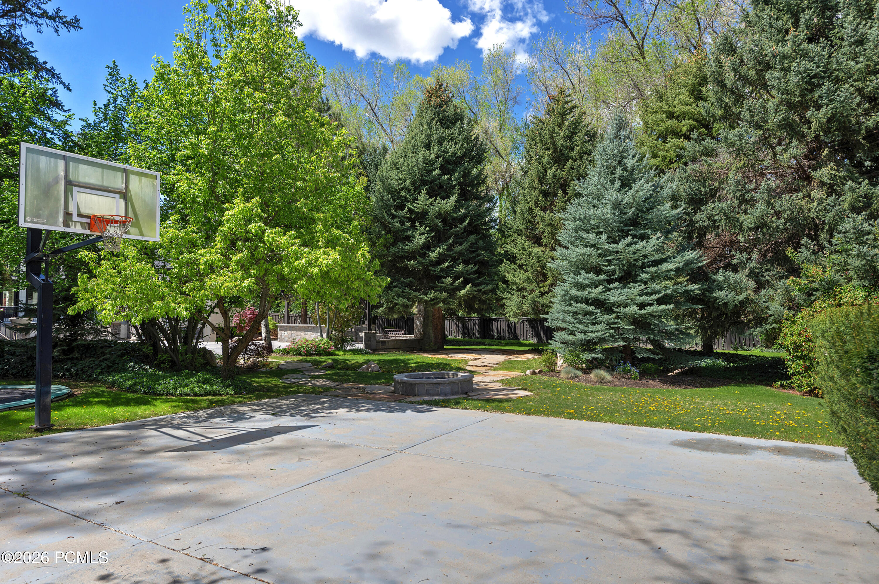 2227 E 5340 South