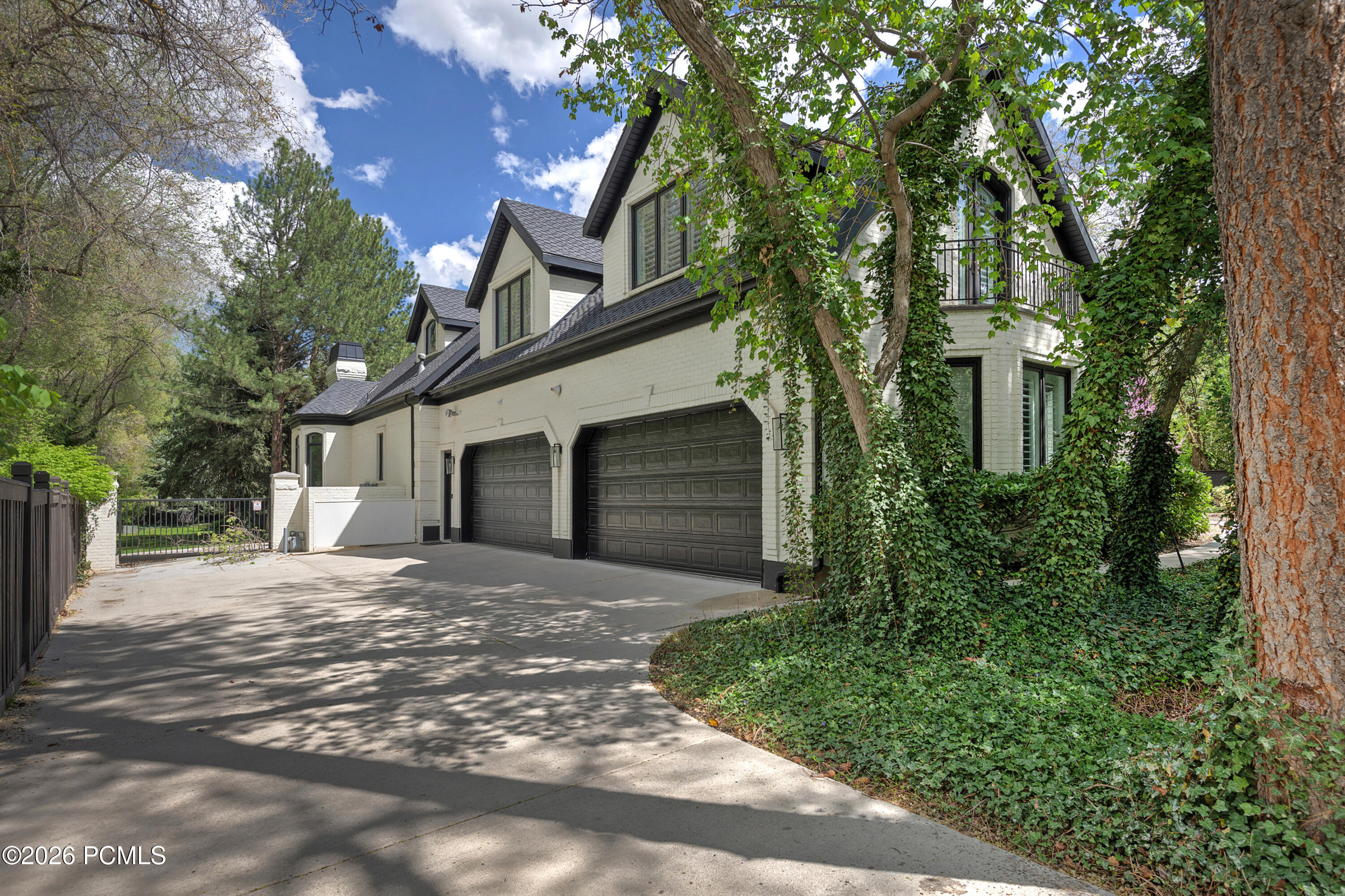 2227 E 5340 South