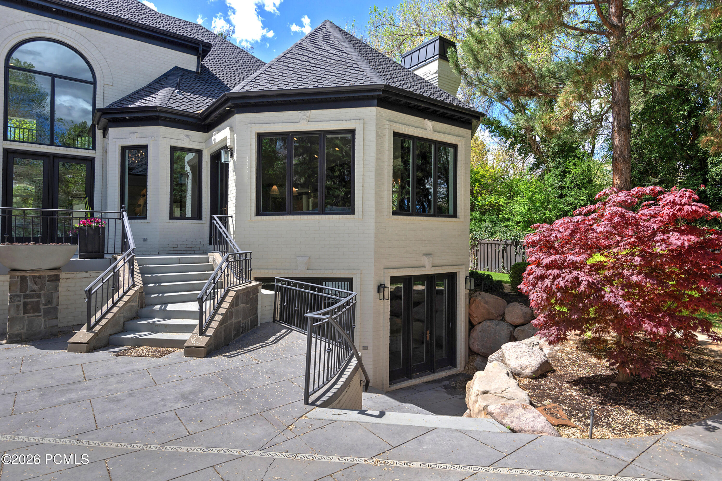 2227 E 5340 South