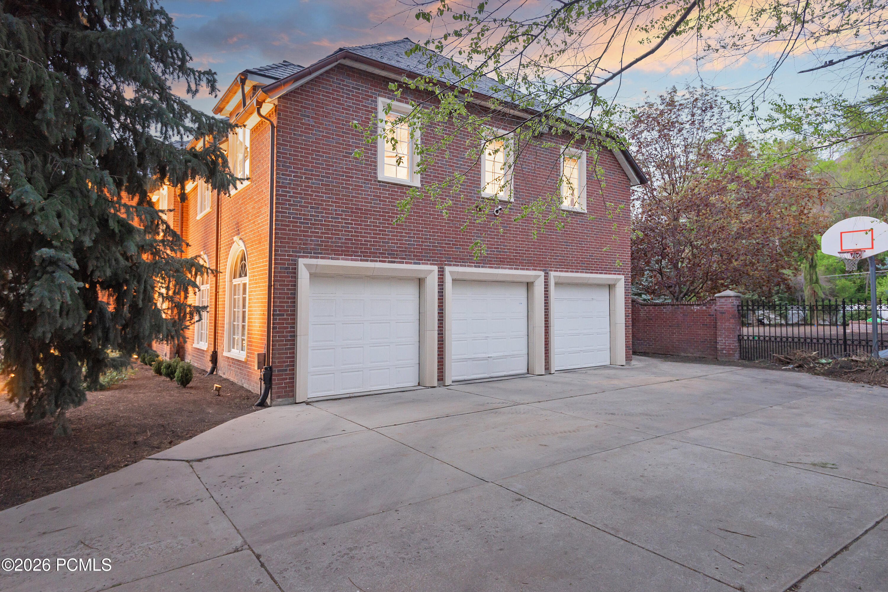 5543 Walker Woods Lane